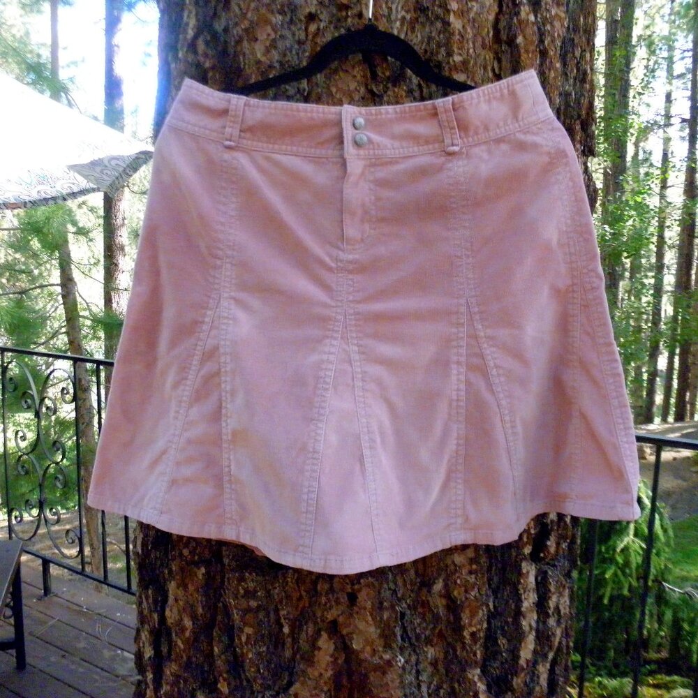 EUC Athleta light pink corduroy skirt size 6 in great condition